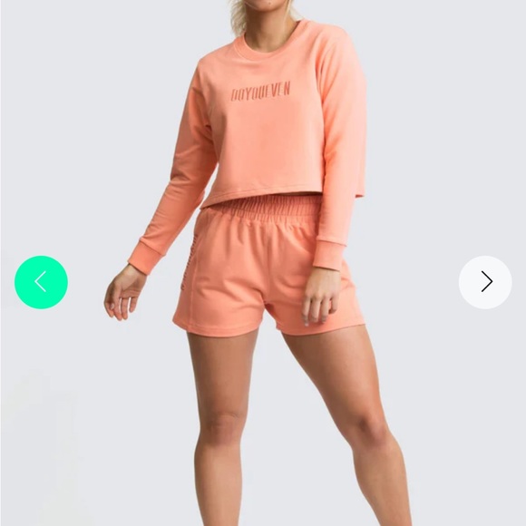 ⭐️Vaca Soon Sale⭐️ DOYOUEVEN Crop Crewneck - Picture 8 of 8